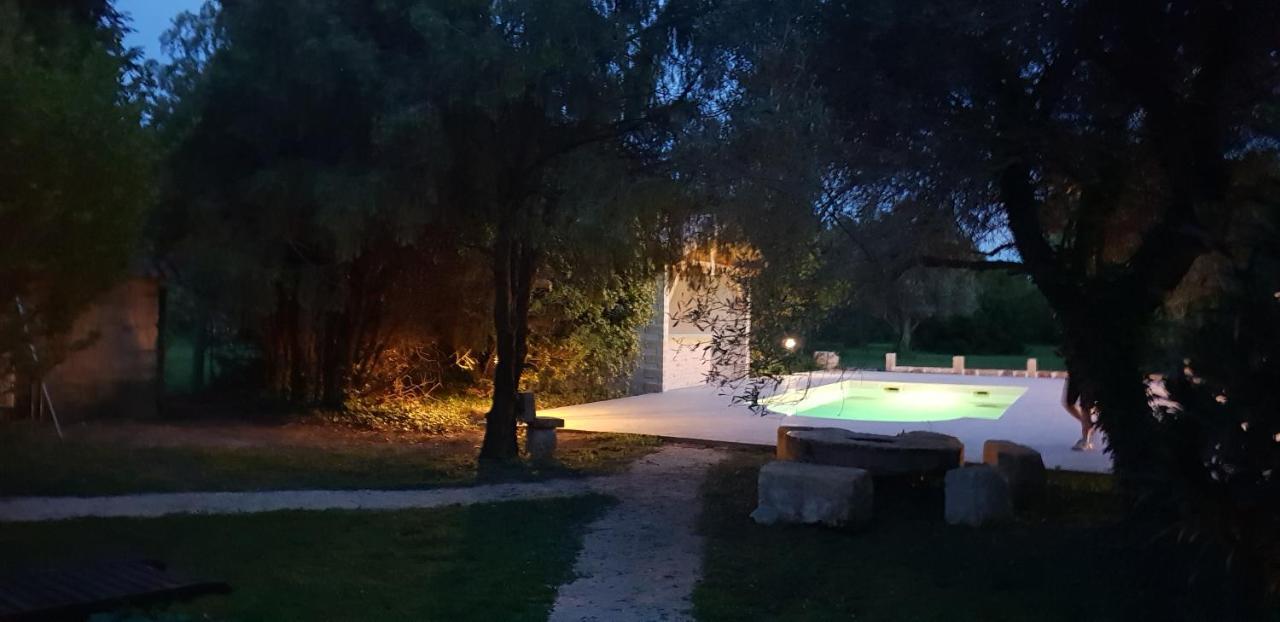 Mas Tareau La Syrah Bed & Breakfast Beaucaire  Exterior photo